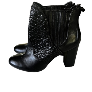 Elliott Lucca  Quilted Leather Pull on Heeled Ankle Boot Black‎ Women's sz 9.5